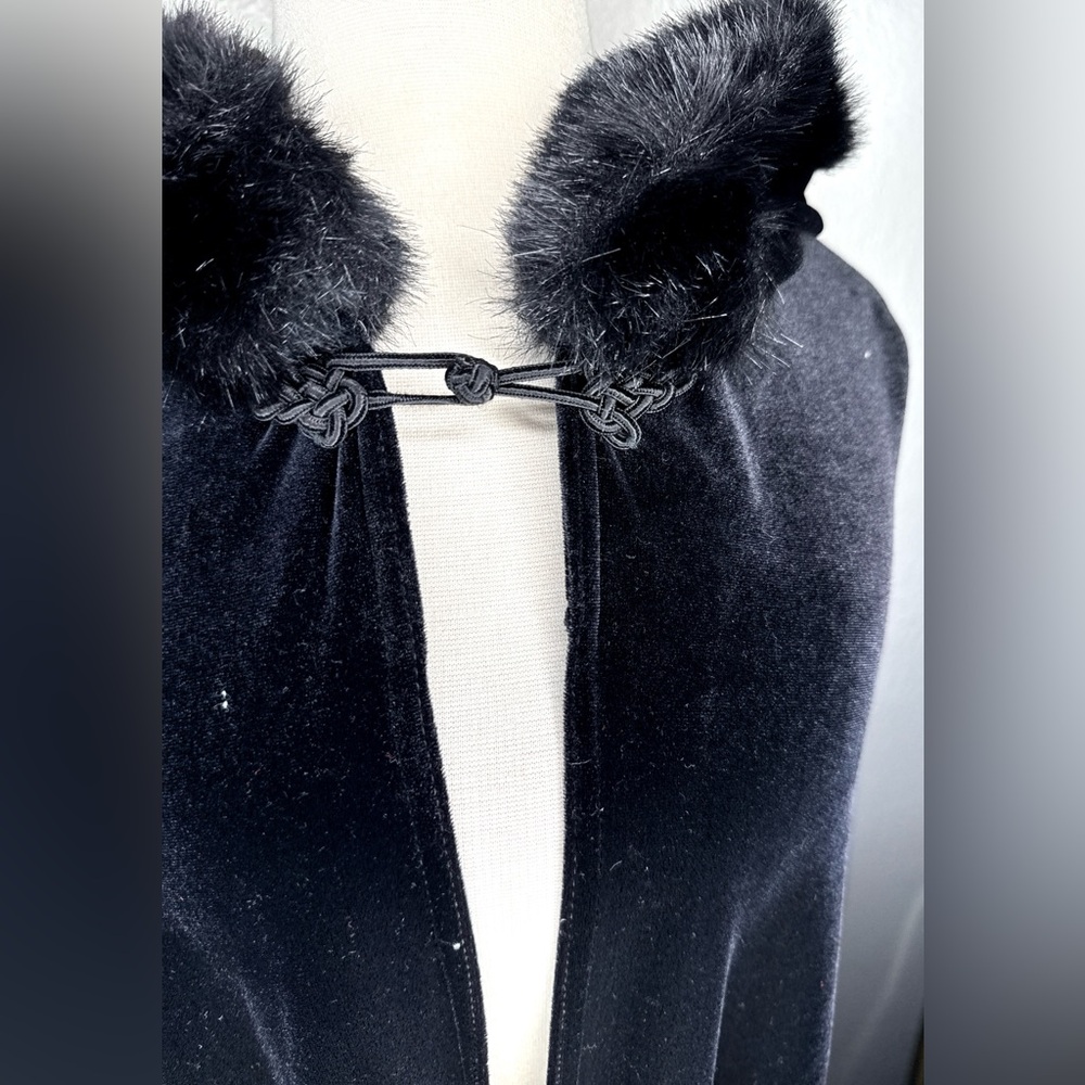 Vintage Exquisite Jeffrey & Dara Evenings By Tom Barra Full Velvet Cape/Fur Hood - Picture 3 of 11